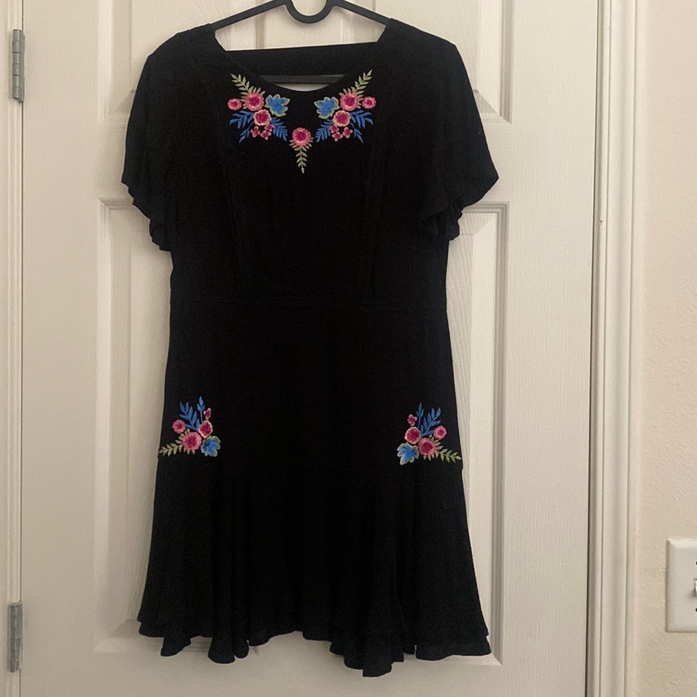 Flutter sleeve embroidered dress